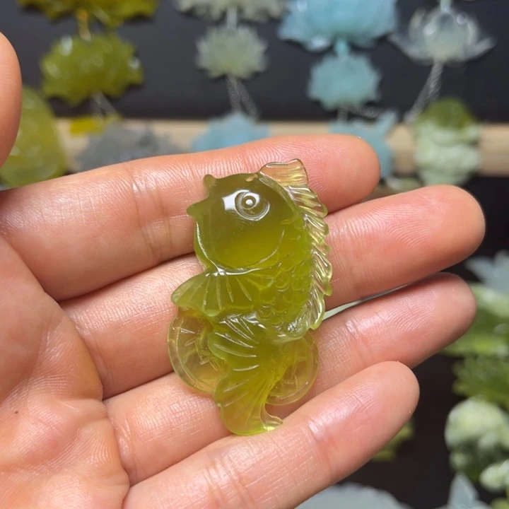 少***柿蛇纹石玉未镶嵌颈饰