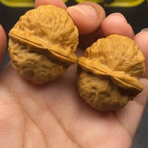 文玩核桃把件你**啊39尺云南核桃