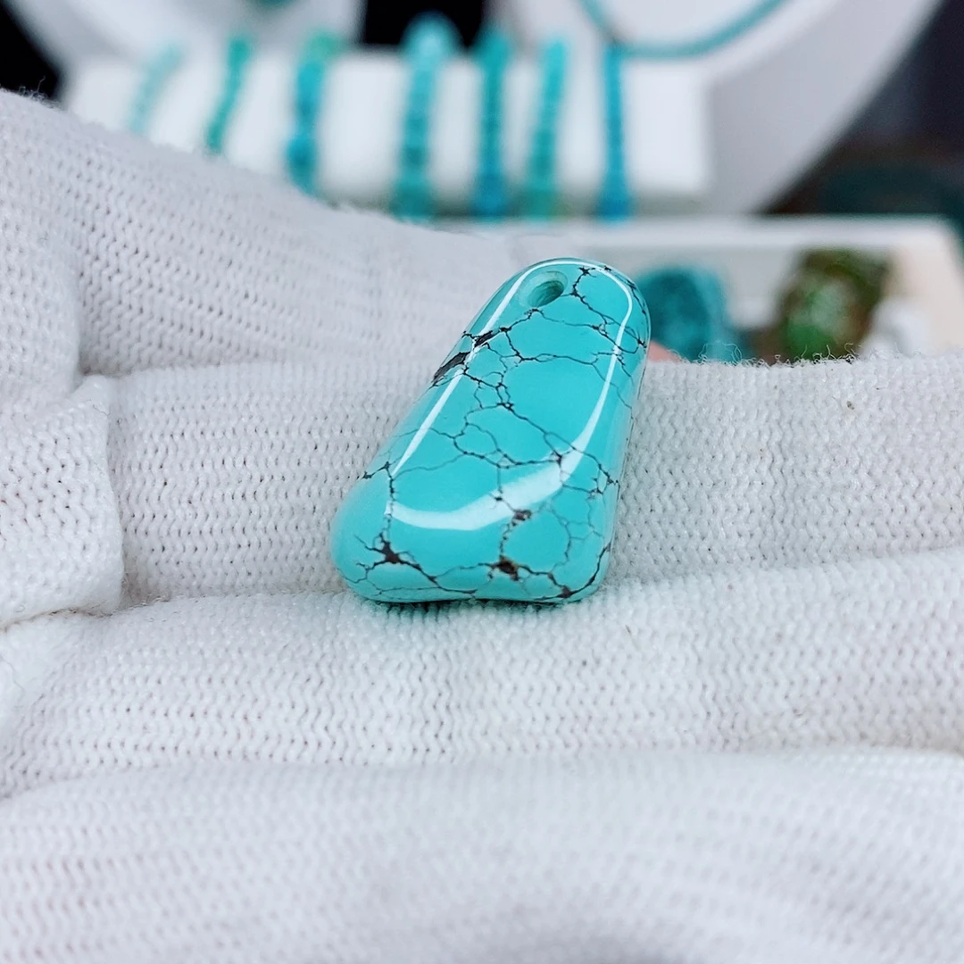 绿松石未镶嵌颈饰