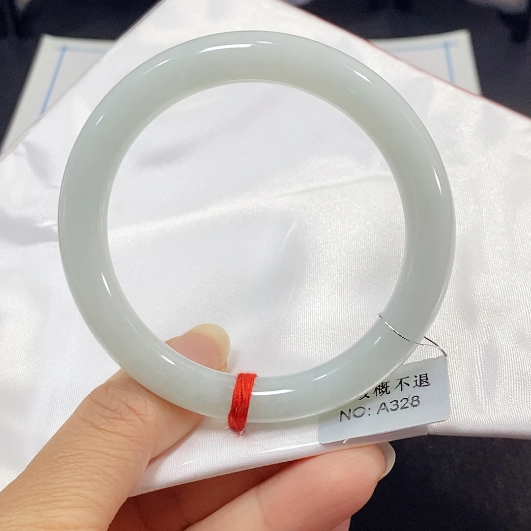 翡翠未镶嵌手镯（圆镯）手镯