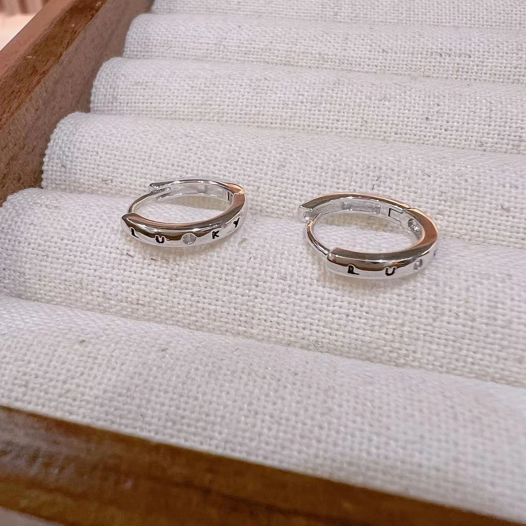 925银耳饰 旺莱 880 LUCK好运刻字光面耳扣S77839108 凤选