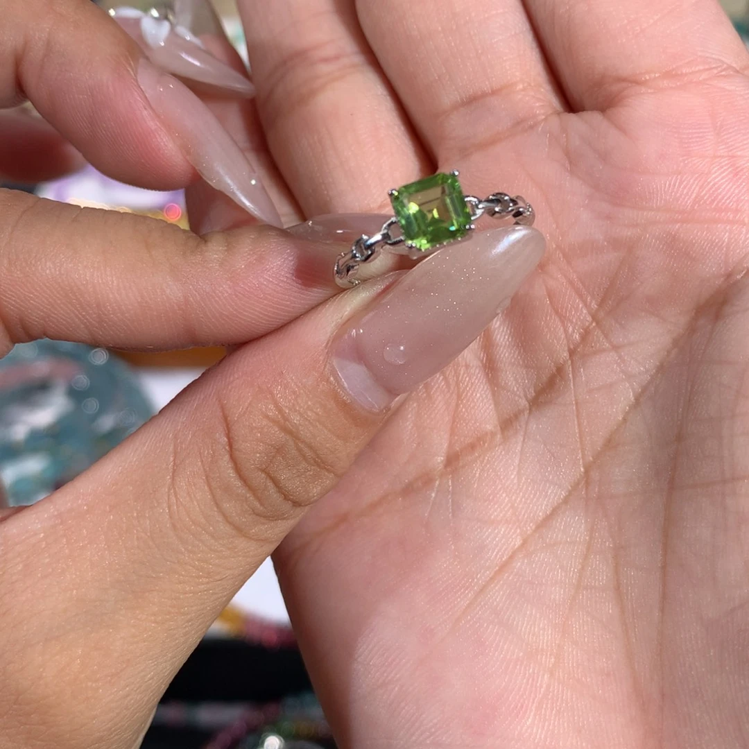 橄榄石戒指银S925镶嵌