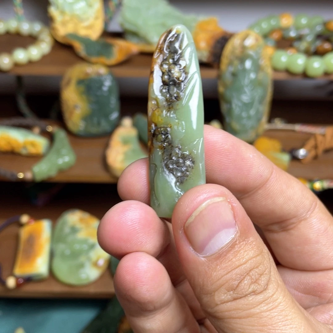 岫岩河磨玉（透闪石质玉）未镶嵌挂坠沫*