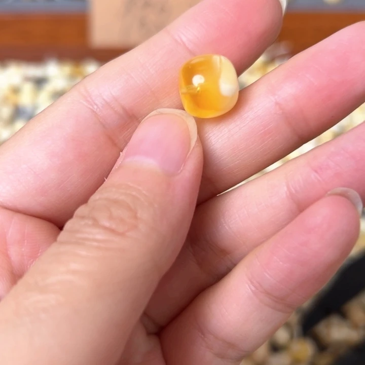 蜜蜡未镶嵌裸石11.2mm一个