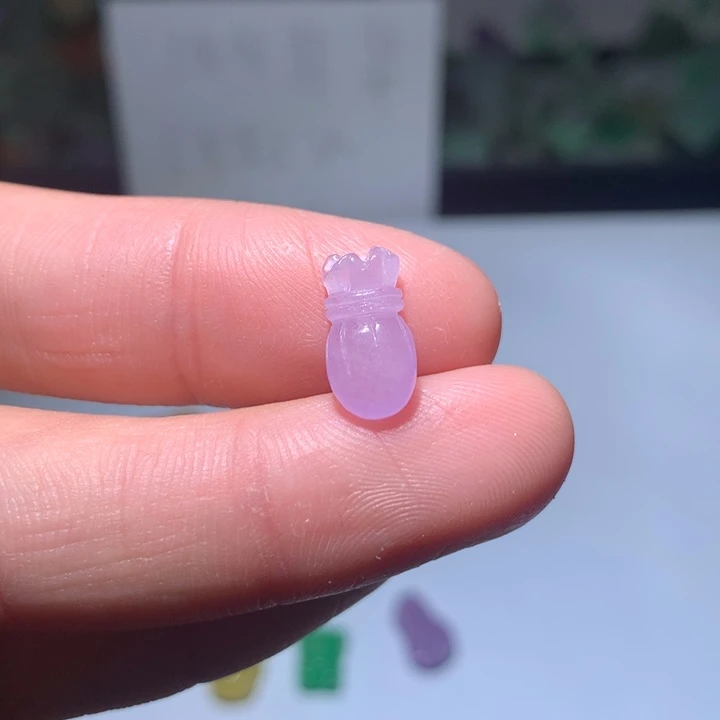 翡翠未镶嵌颈饰挂件