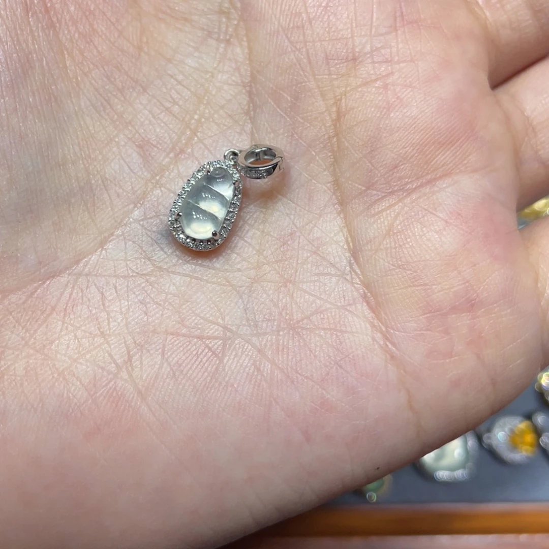 翡翠颈饰18K金镶嵌天然