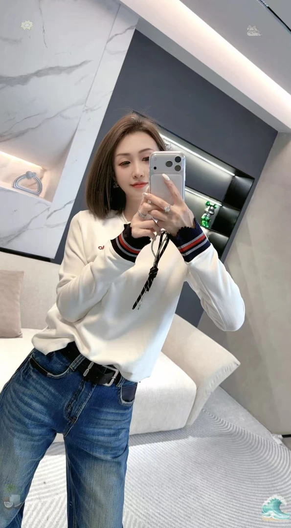 熙薇【奶油滑迹】2025冬季新款时尚显瘦潮牌磨毛T上衣H6642