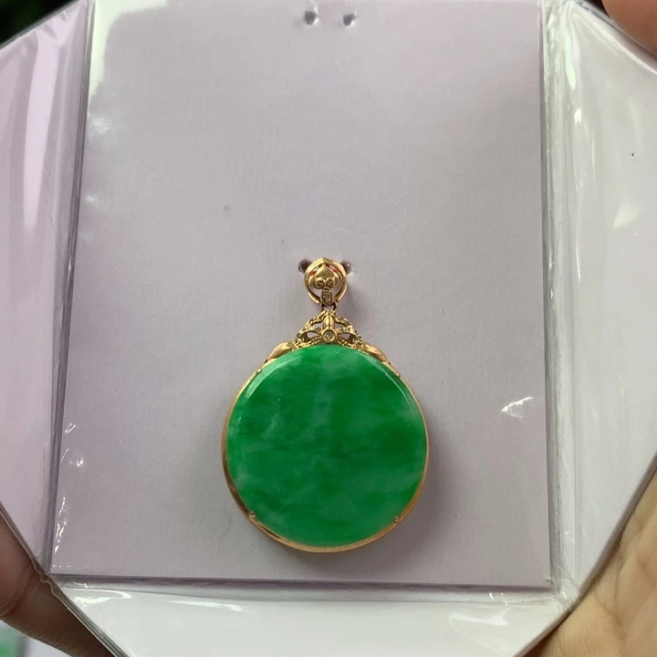 翡翠18K金镶嵌颈饰翡翠吊坠