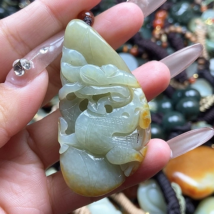 和田玉颈饰足铂镶嵌