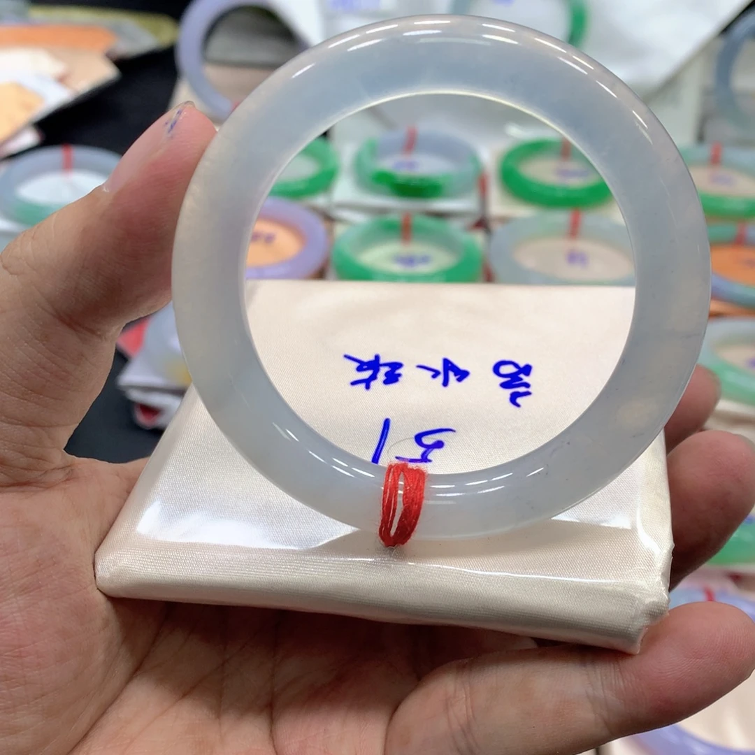 翡翠未镶嵌手镯（圆镯）