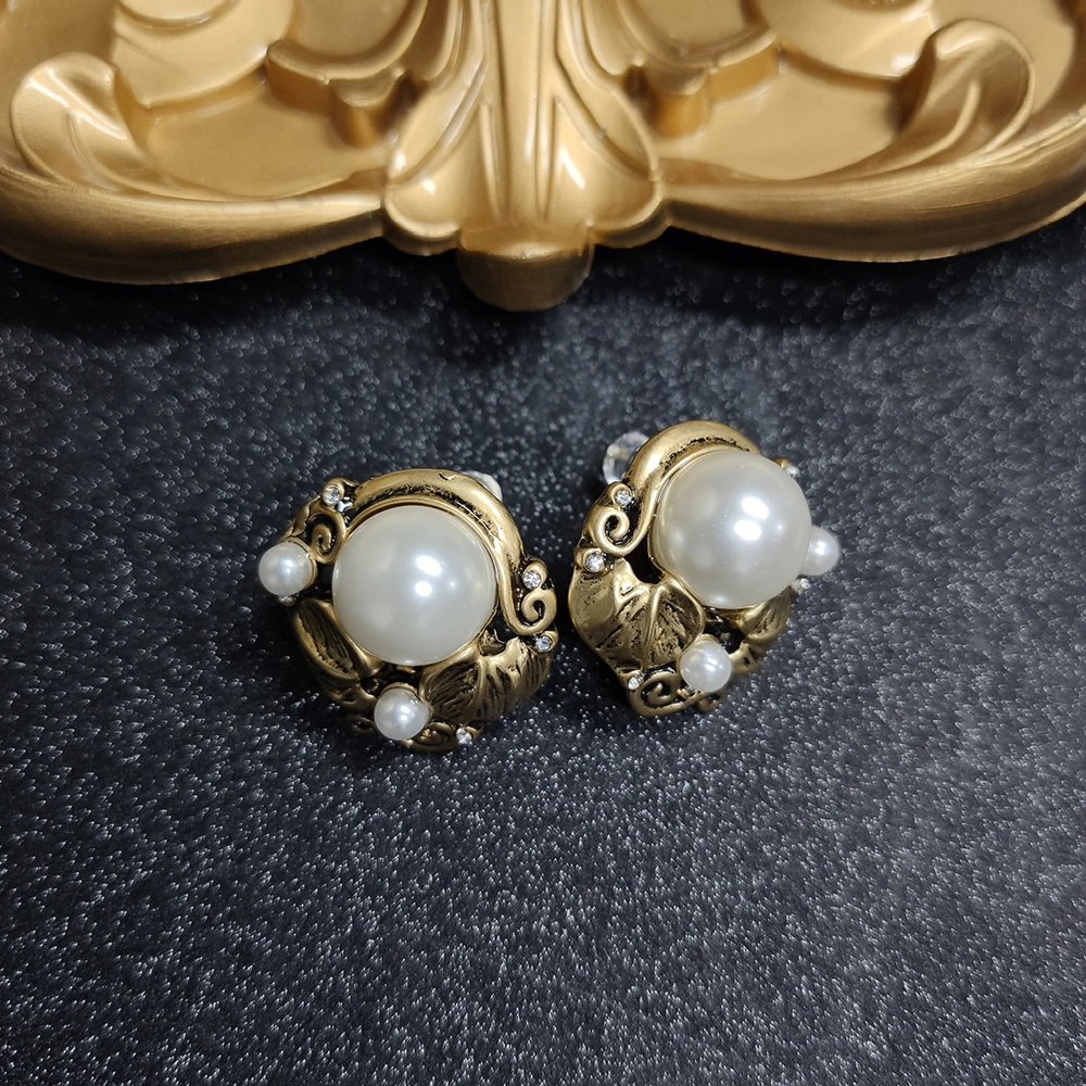 2491  黄色树叶耳钉