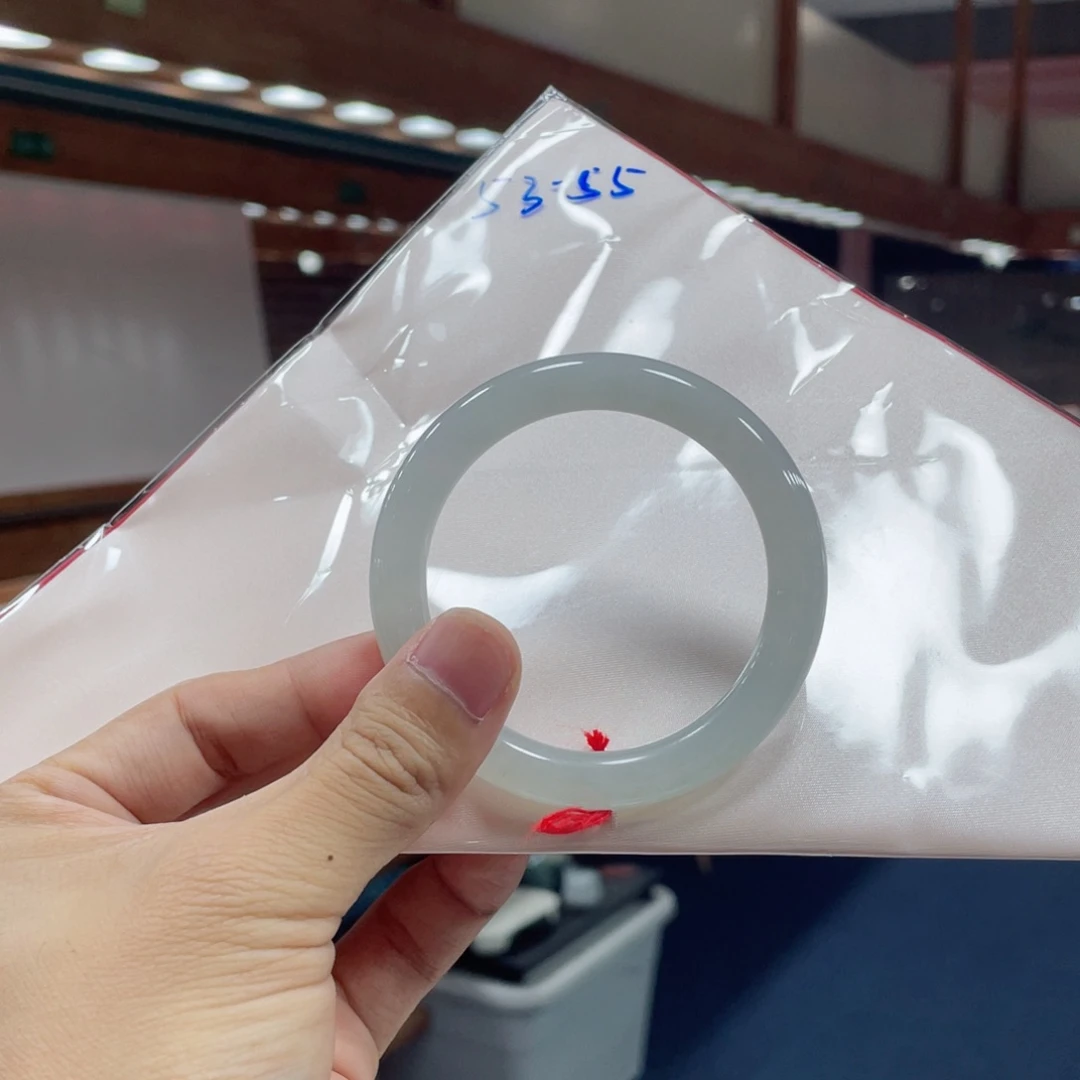 翡翠手镯未镶嵌默认有包容