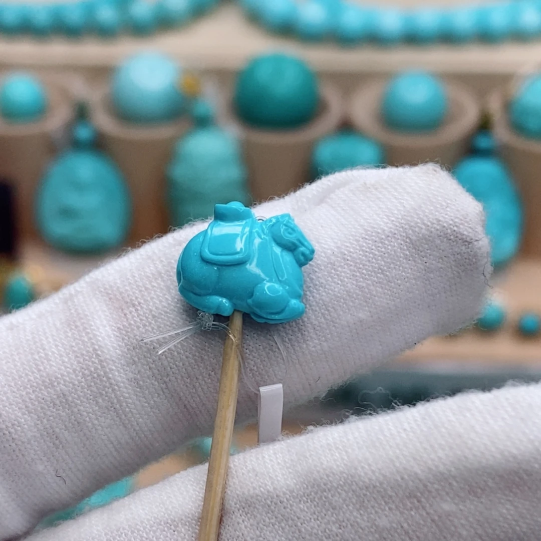 绿松石未镶嵌珠宝奇石