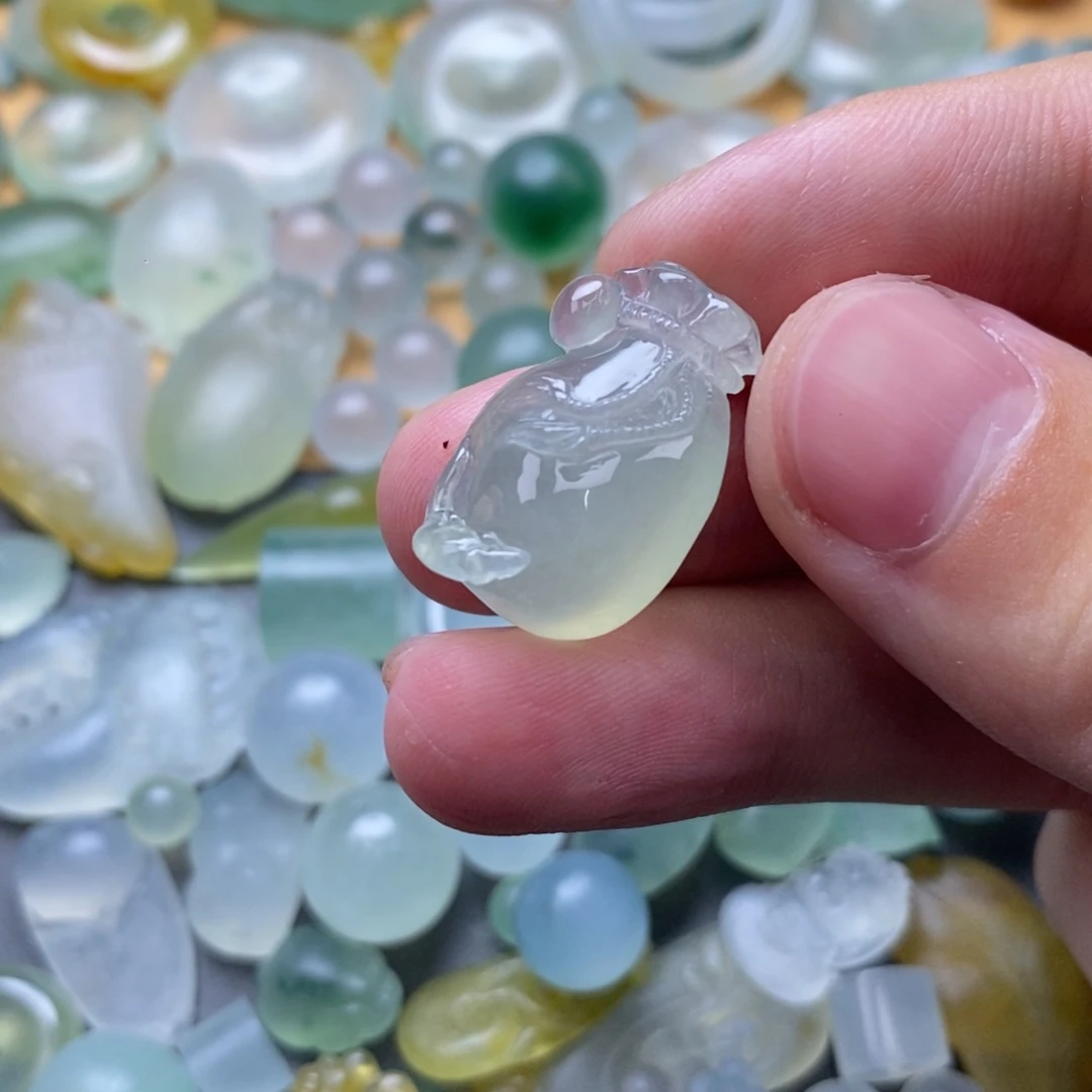 定制翡翠未镶嵌夜**调挂件