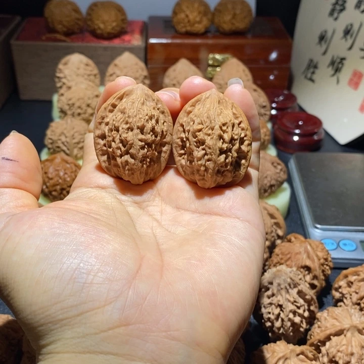 文玩核桃吊坠石子鸡