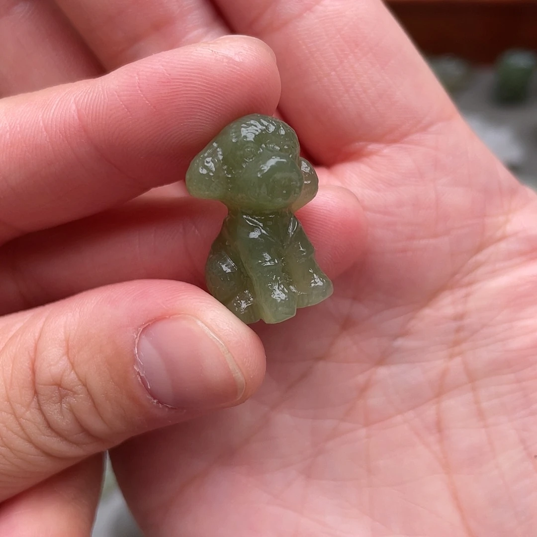 和田玉未镶嵌颈饰小狗狗