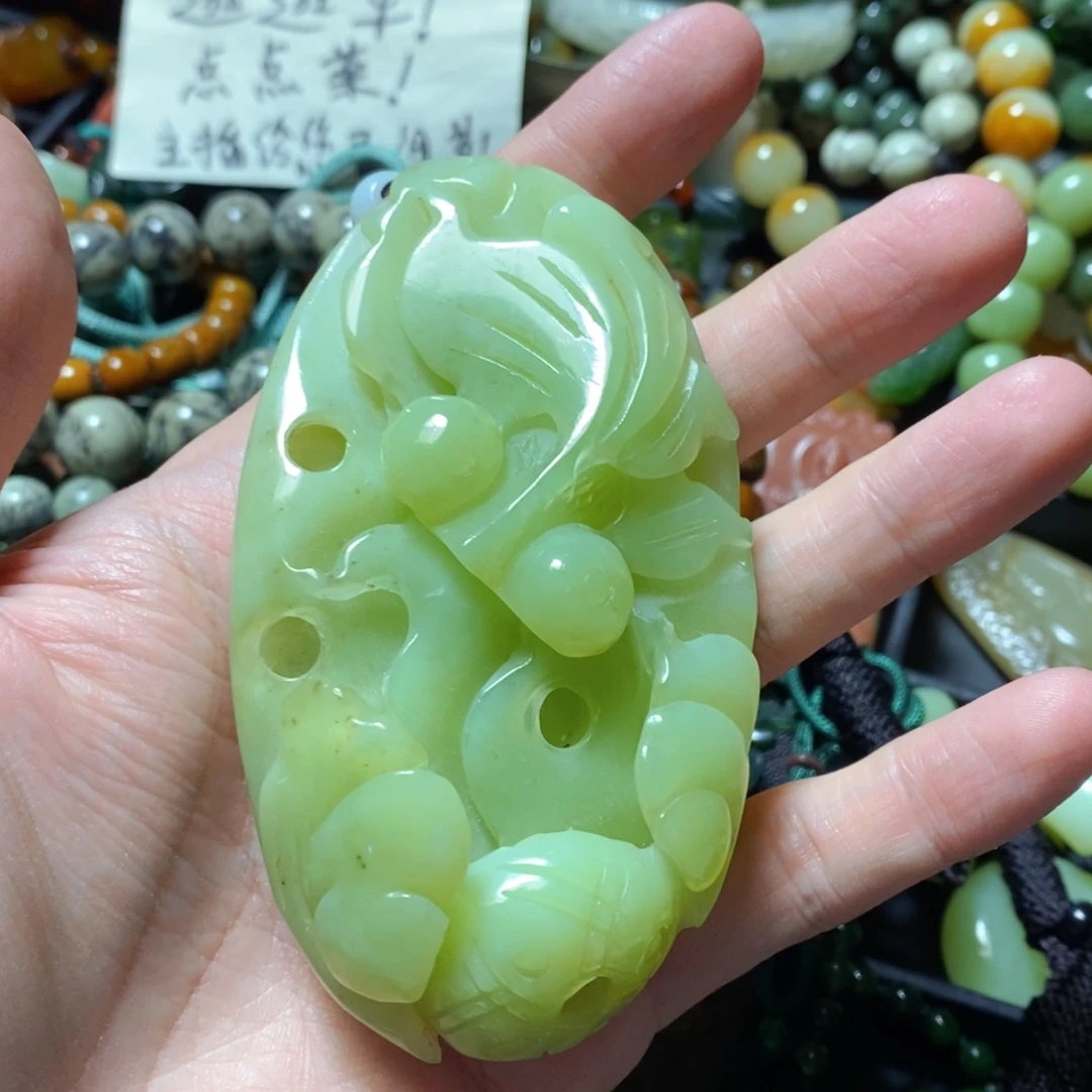 蛇纹石玉未镶嵌颈饰
