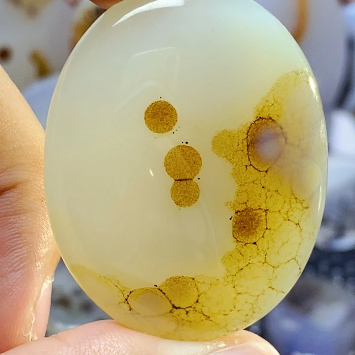 宋***泽玛瑙/玉髓未镶嵌珠宝半成品