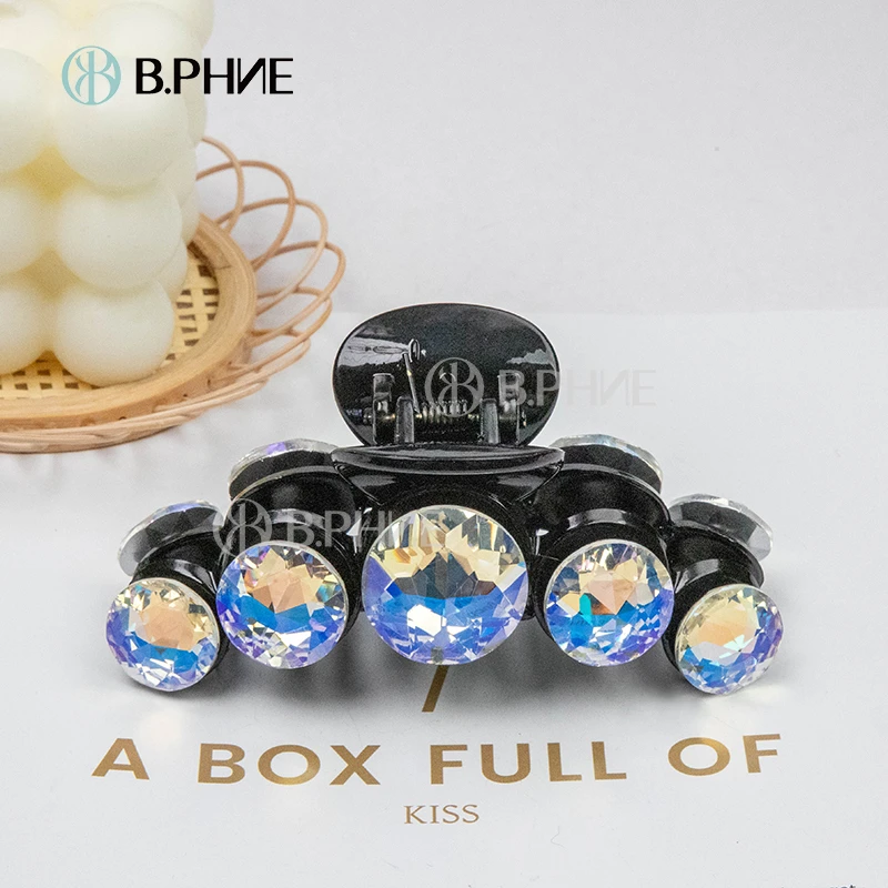 B.【贝菲】韩版白色炫彩满钻重工大抓夹