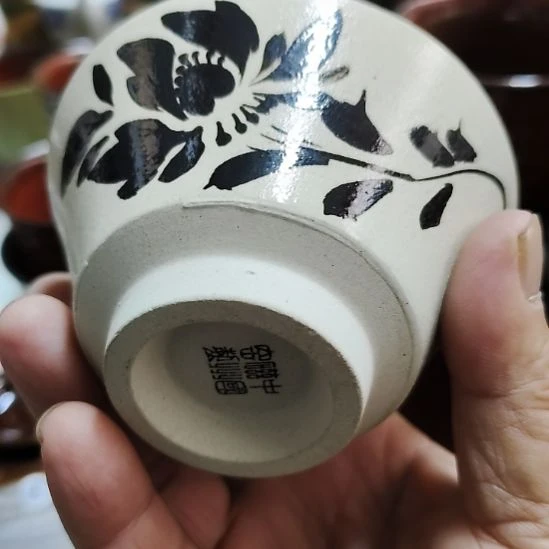 瓷片瓷器摆件，瓷片，沙锅，均有点瑕疵。