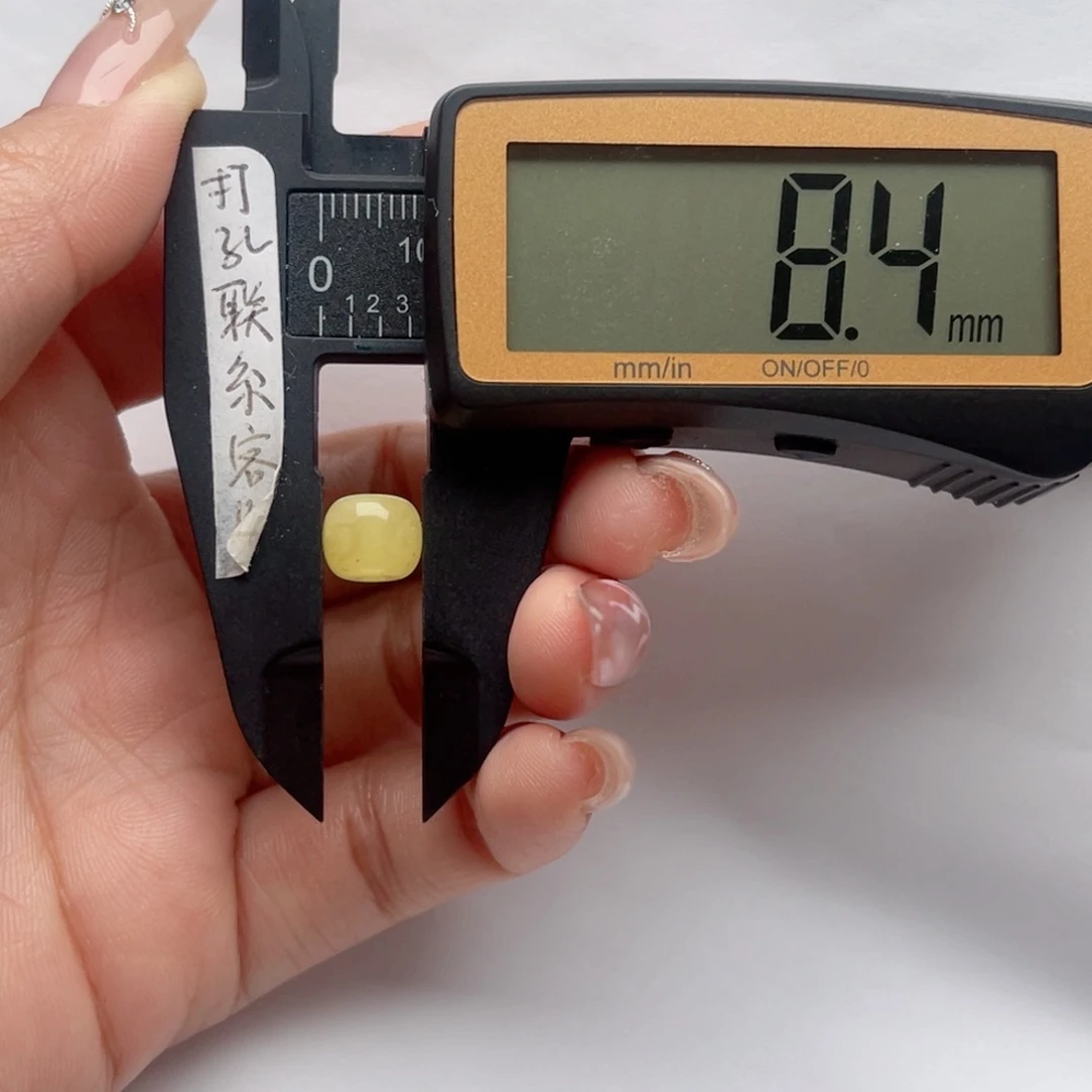 蜜蜡裸石未镶嵌蜜蜡瑕疵老型 思思