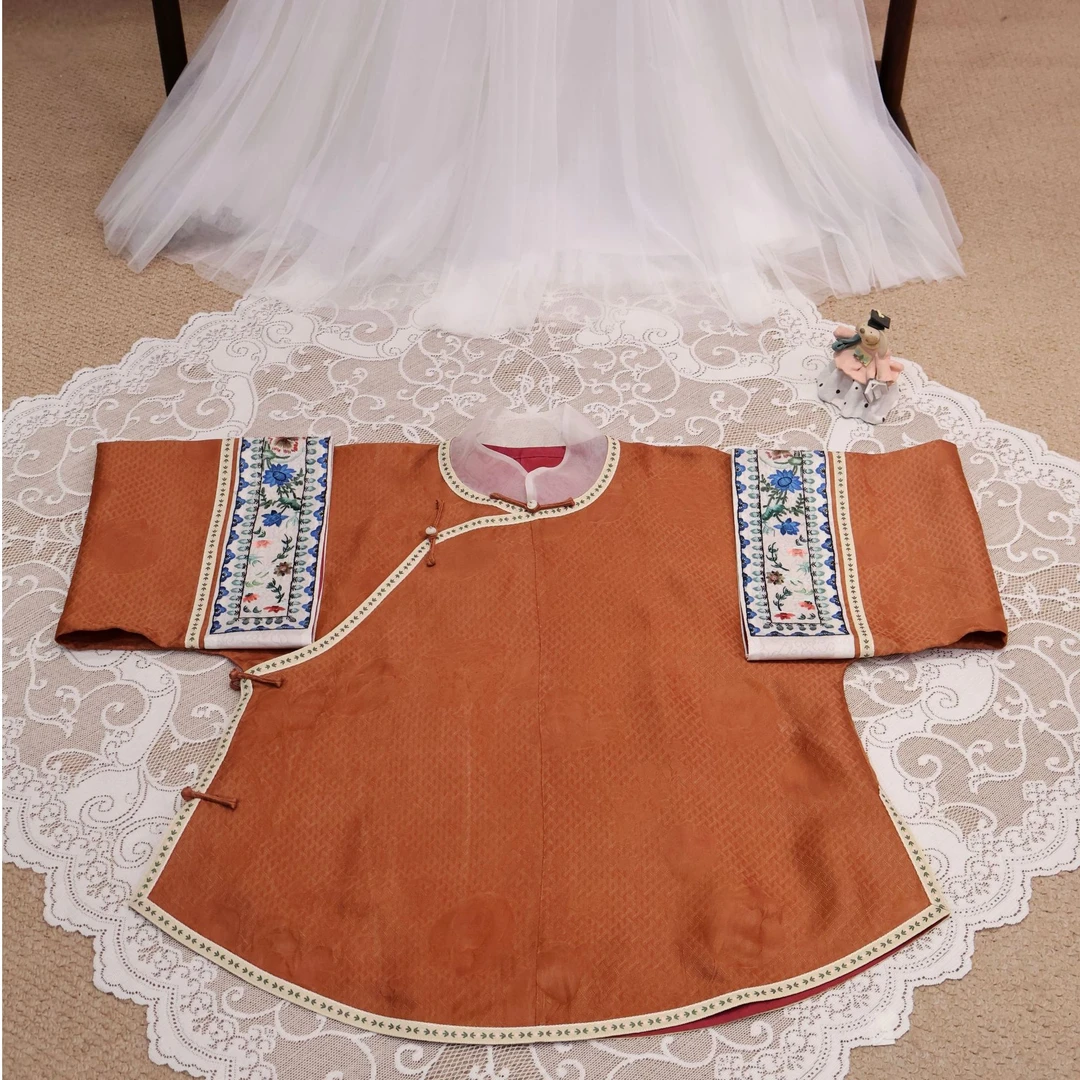 【郁金香】葳蕤国风中式手工手绣圆领斜襟上衣（衣长60胸围102）