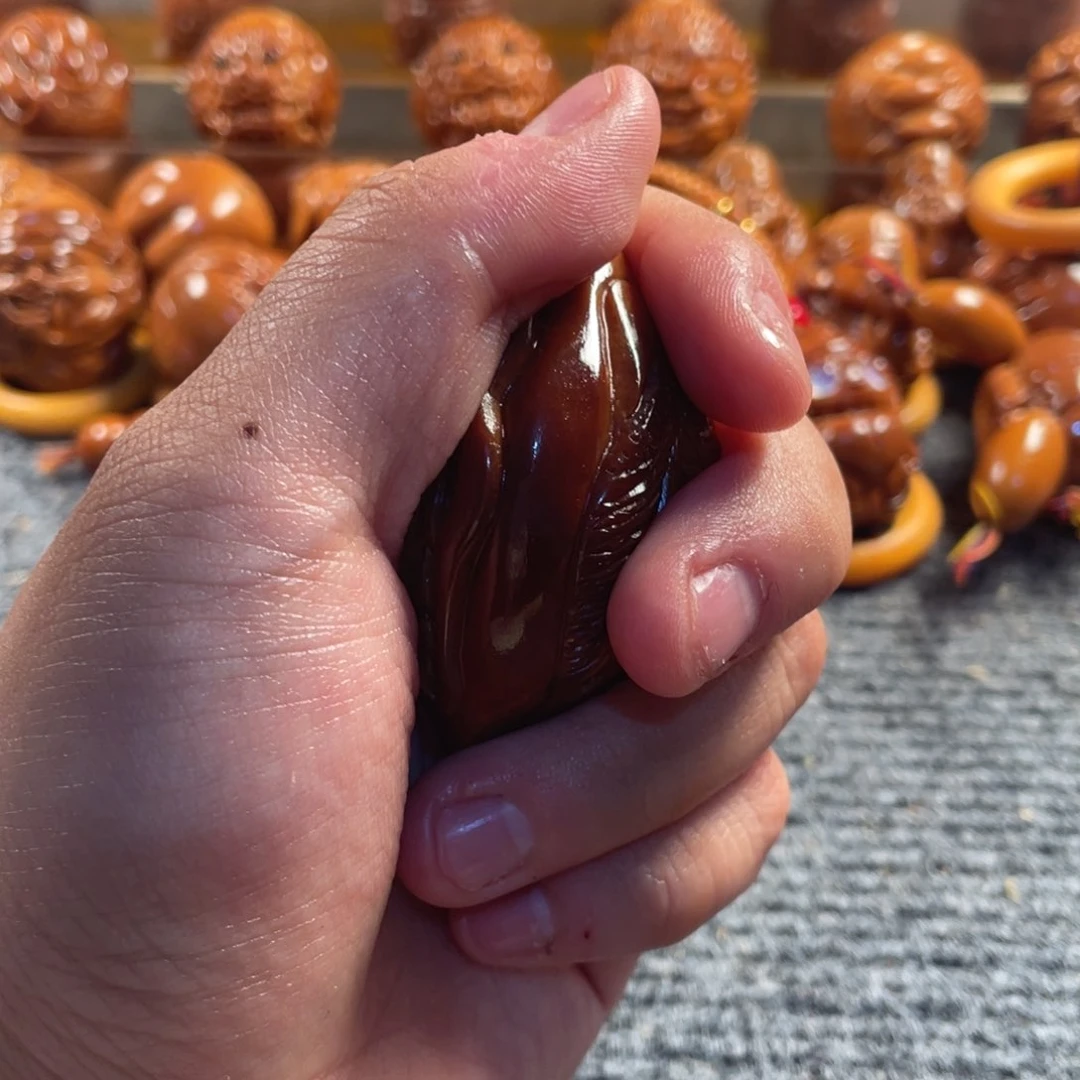 橄榄核吊坠玉华四面