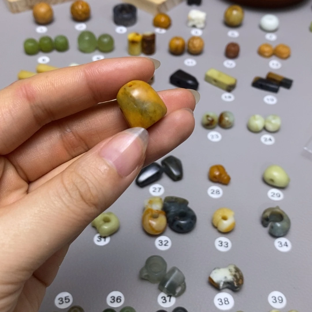 蛇纹石玉配饰合金白***客