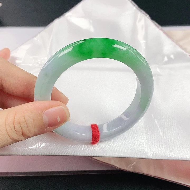 未镶嵌手镯翡翠小***?翡翠893