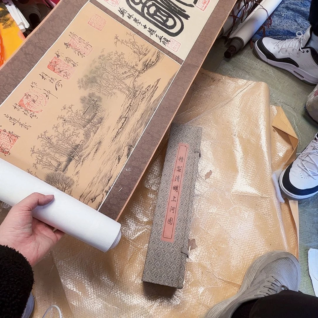 摆件，轴坏，破损，水渍都是正常的印刷