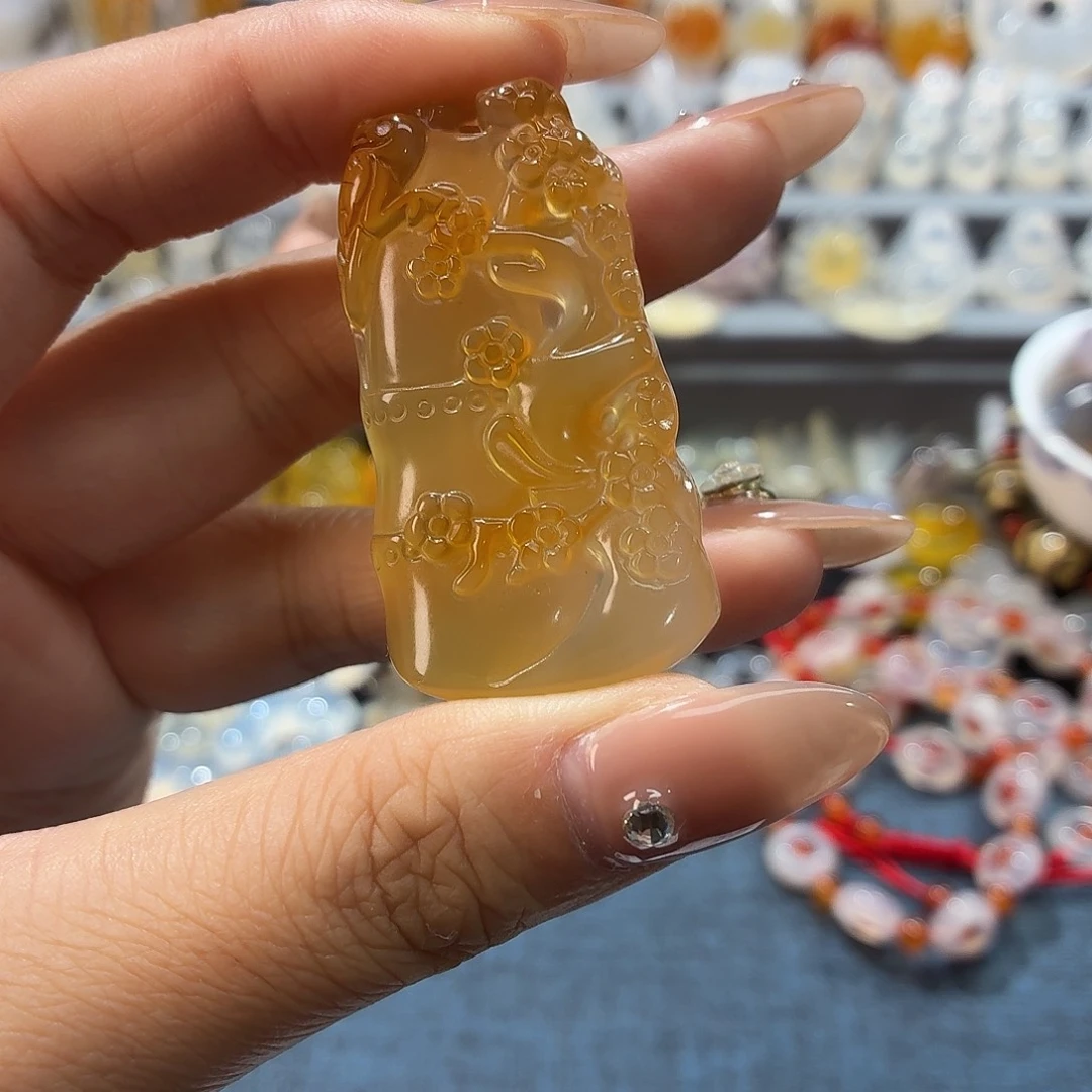 芳***果玛瑙/玉髓未镶嵌颈饰