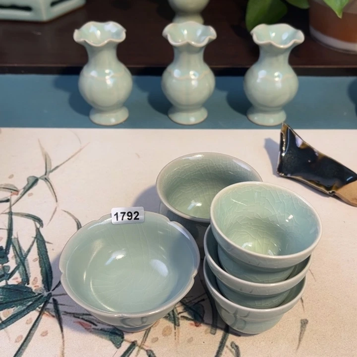 黄***纸汝瓷1792玉兰花口三个小葫芦