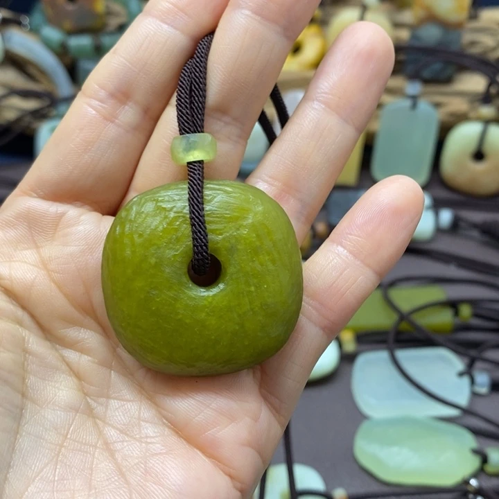 黑****蛇纹石玉未镶嵌挂件