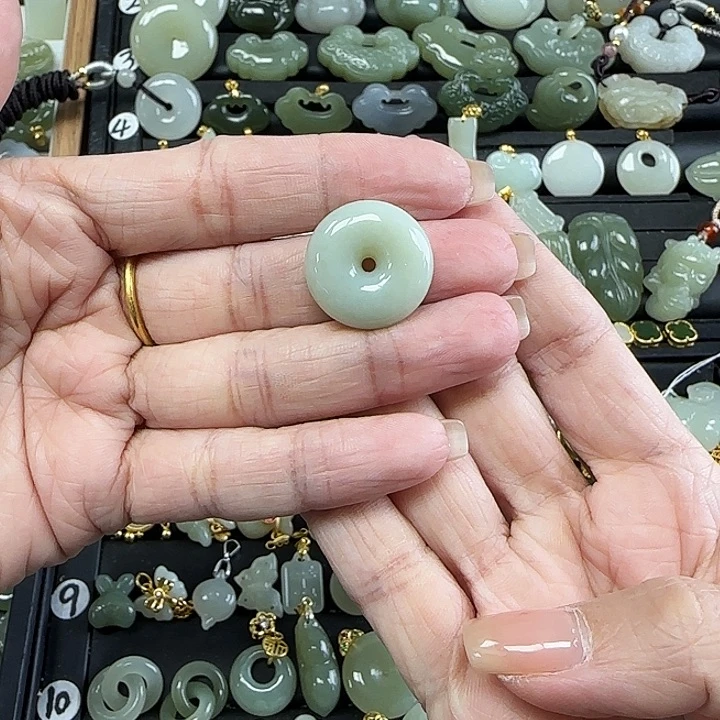 和田玉未镶嵌吊坠(不含链)八**.