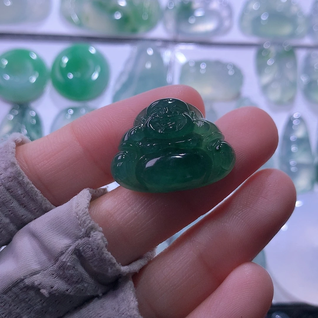 翡翠未镶嵌颈饰佛