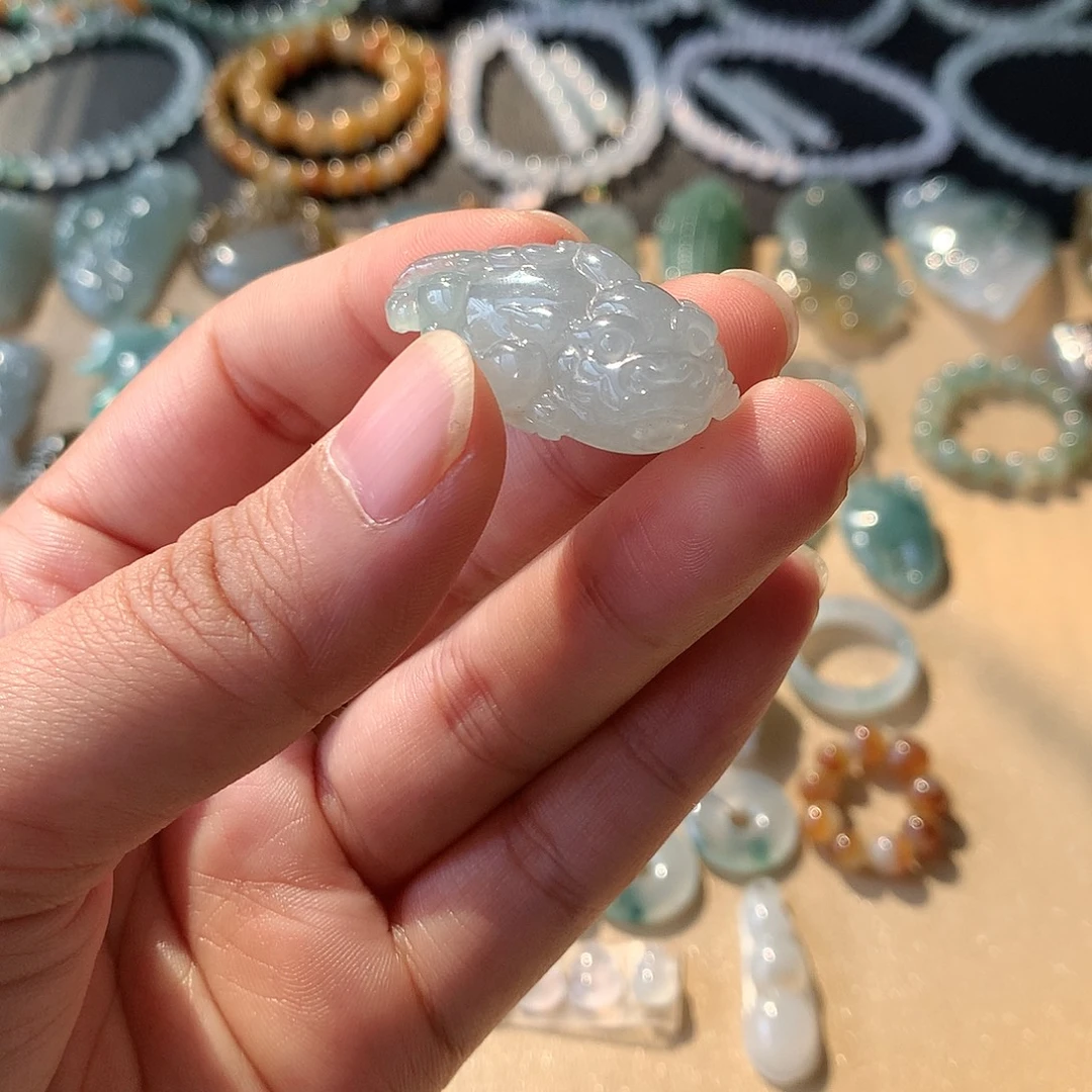 翡翠未镶嵌颈饰金蟾