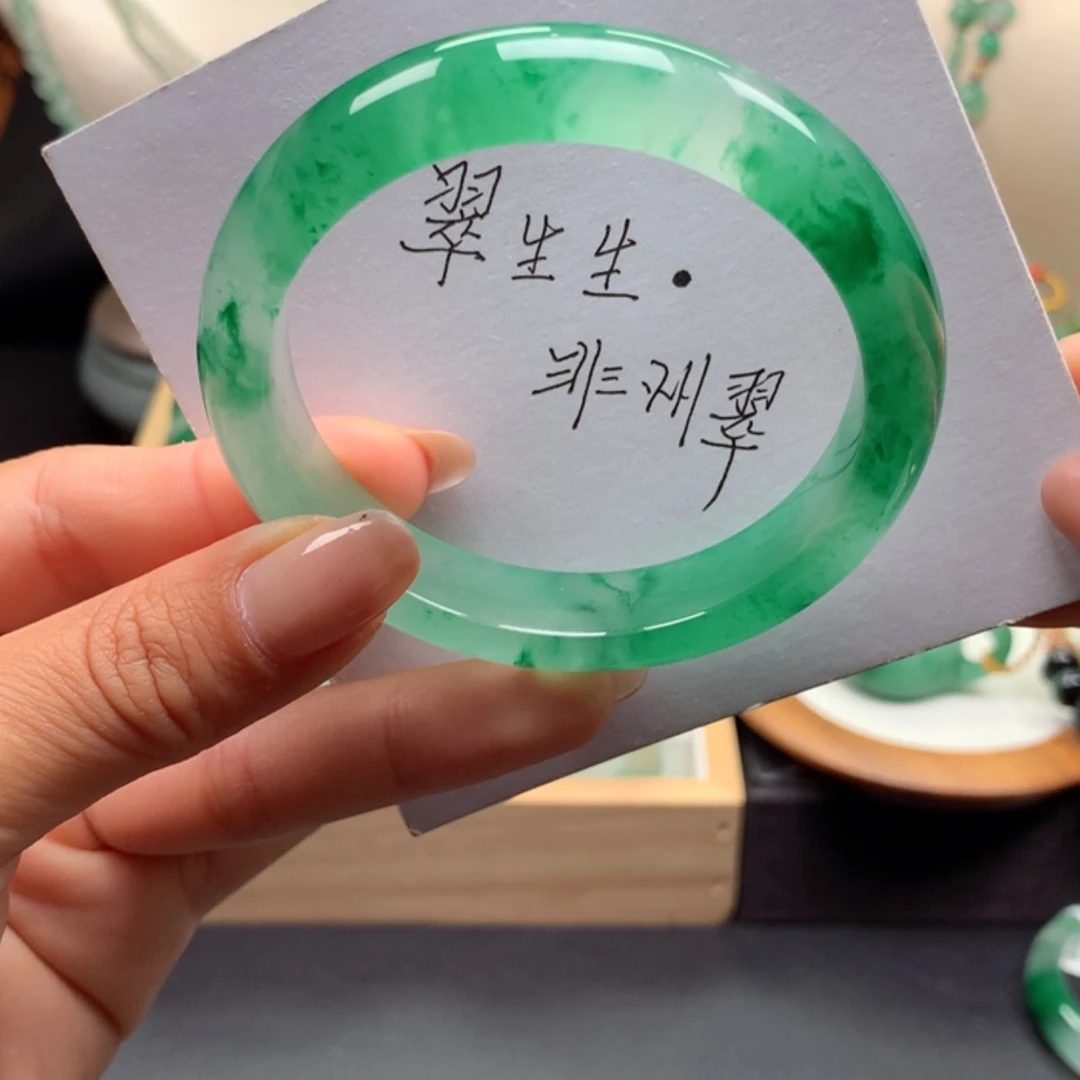 【闪购商品】未镶嵌手镯石英质玉