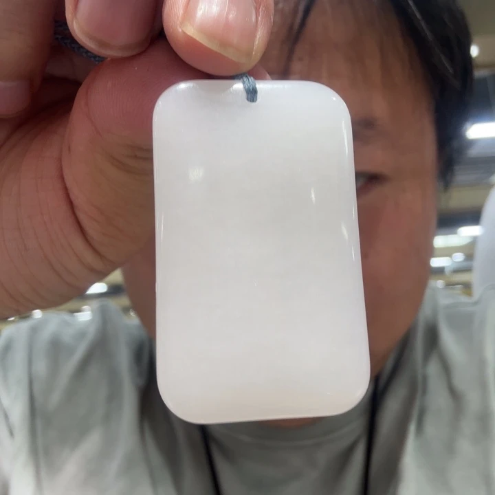 石英质玉未镶嵌颈饰