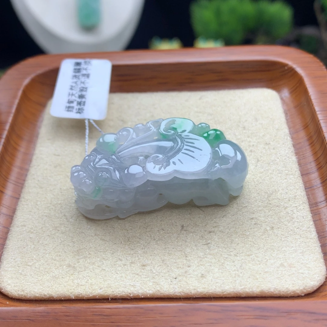 翡翠未镶嵌颈饰47