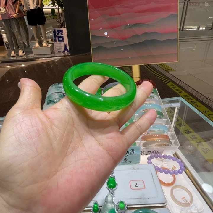翡翠手镯未镶嵌翡翠手镯