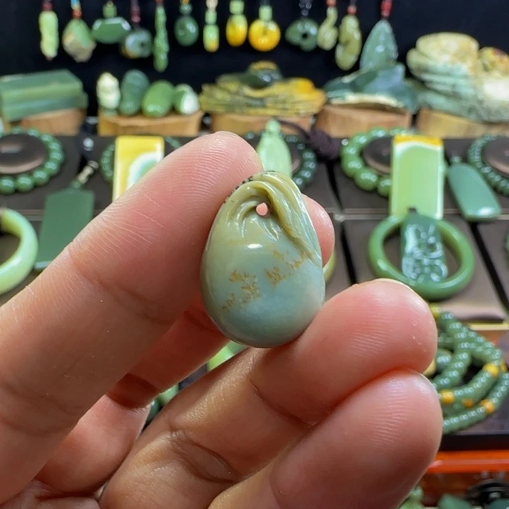 岫岩河磨玉（透闪石质玉）未镶嵌颈饰