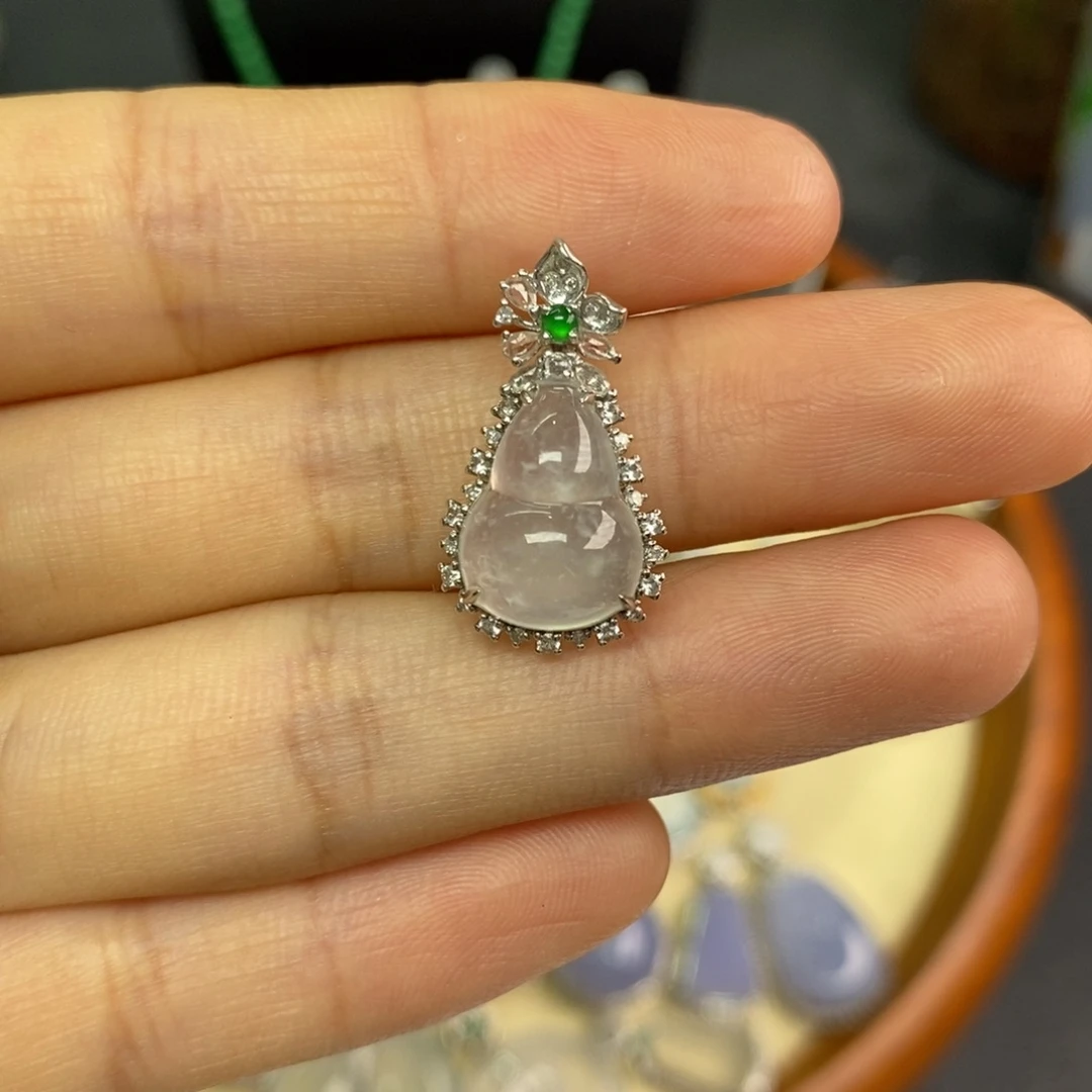 霞***翡翠18K金镶嵌颈饰翡翠