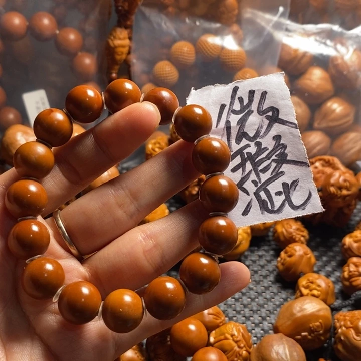 橄榄核吊坠回****光微上色