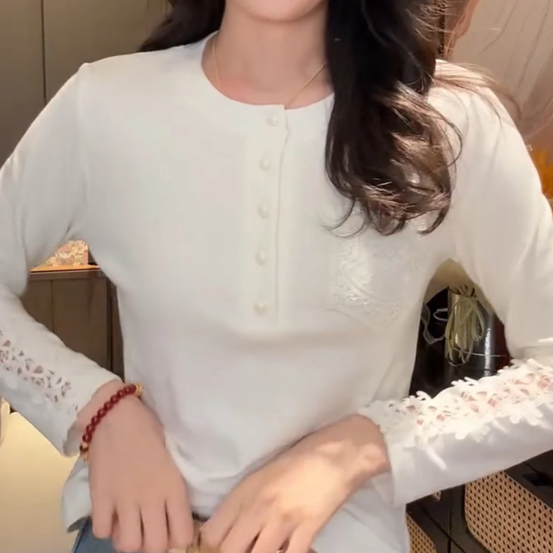 时尚镂空绣花拼接长袖修身显瘦百搭减龄打底衫T恤上衣