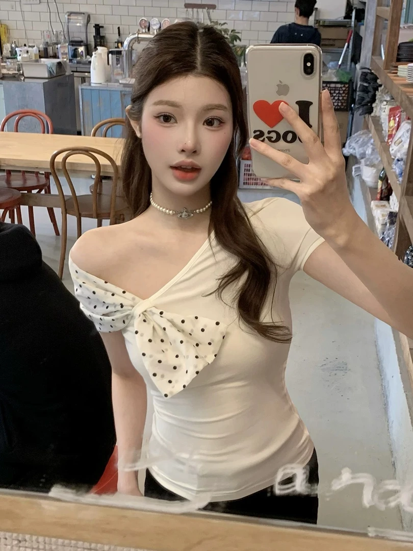 蝴蝶结波点斜肩短袖T恤女夏季不规则修身辣妹紧身设计感短款上衣