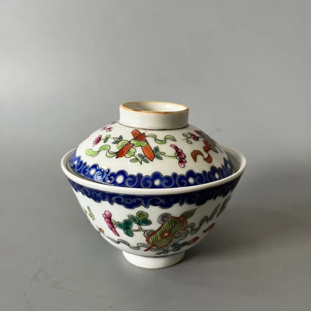 821 清乾隆 粉彩杂宝纹花卉盖碗