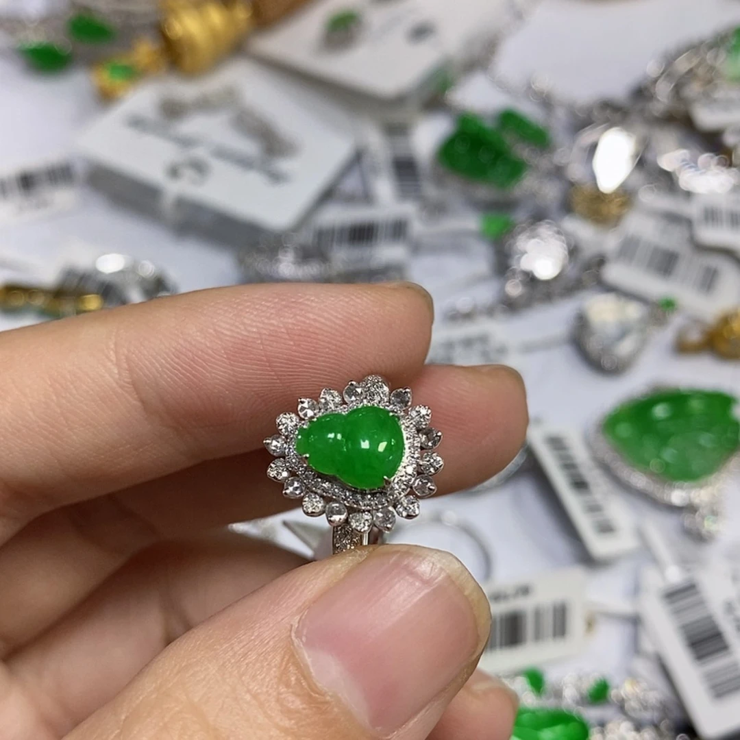 【闪购商品】颈饰18K金镶嵌翡翠懵*戒指
