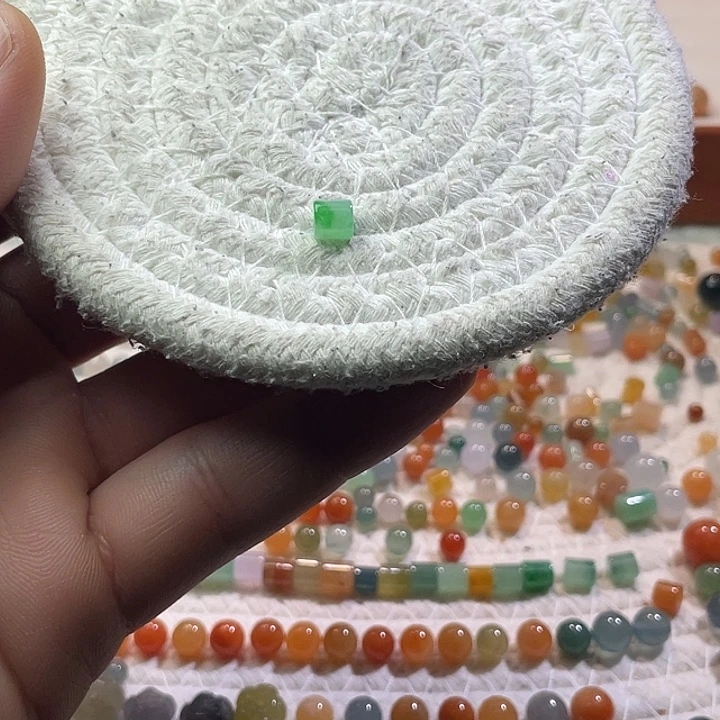 翡翠散珠未镶嵌定制翡翠桶珠卡5.5*5.5