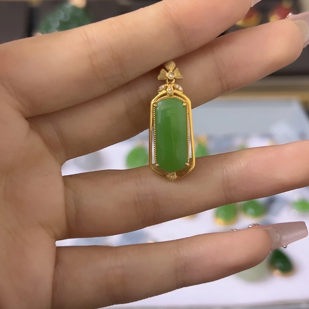 和田玉18K金镶嵌吊坠(赠链)