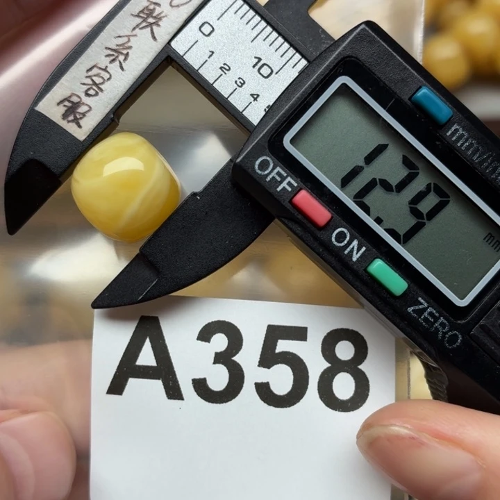 通***哥蜜蜡未镶嵌裸石蜜蜡